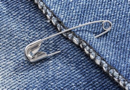 FISKARS 20CT LARGE SAFETY PINS 1-1/2'' SIZE 2 -NO ONLINE SALES
